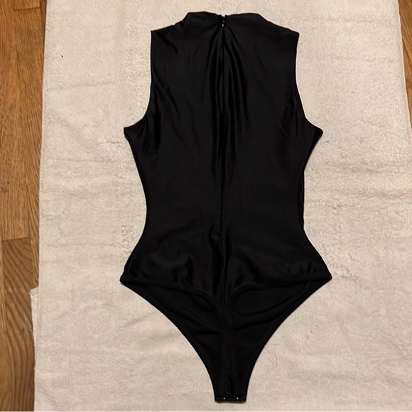 SKIMS DISCO SLEEVELESS MOCK NECK BODYSUIT - Picture 2 of 3